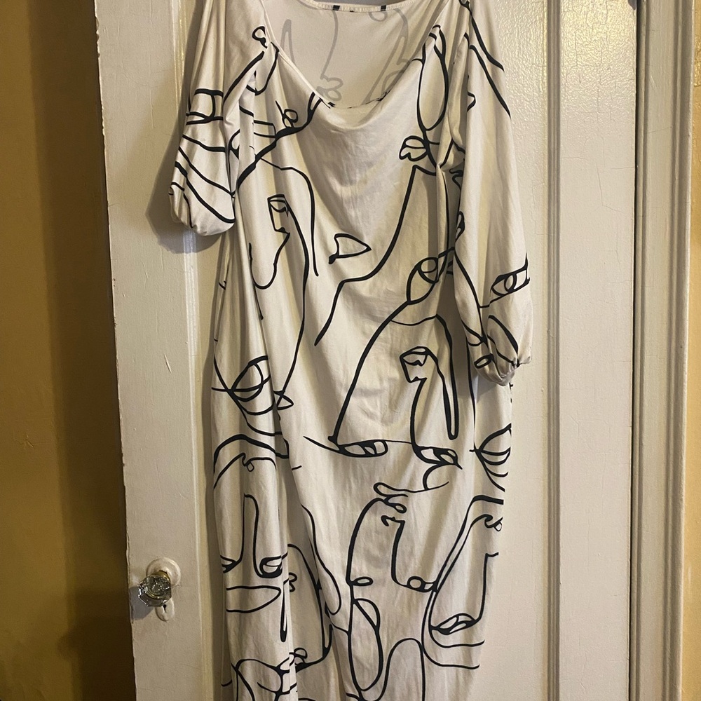 Dress black and white long off the shoulder